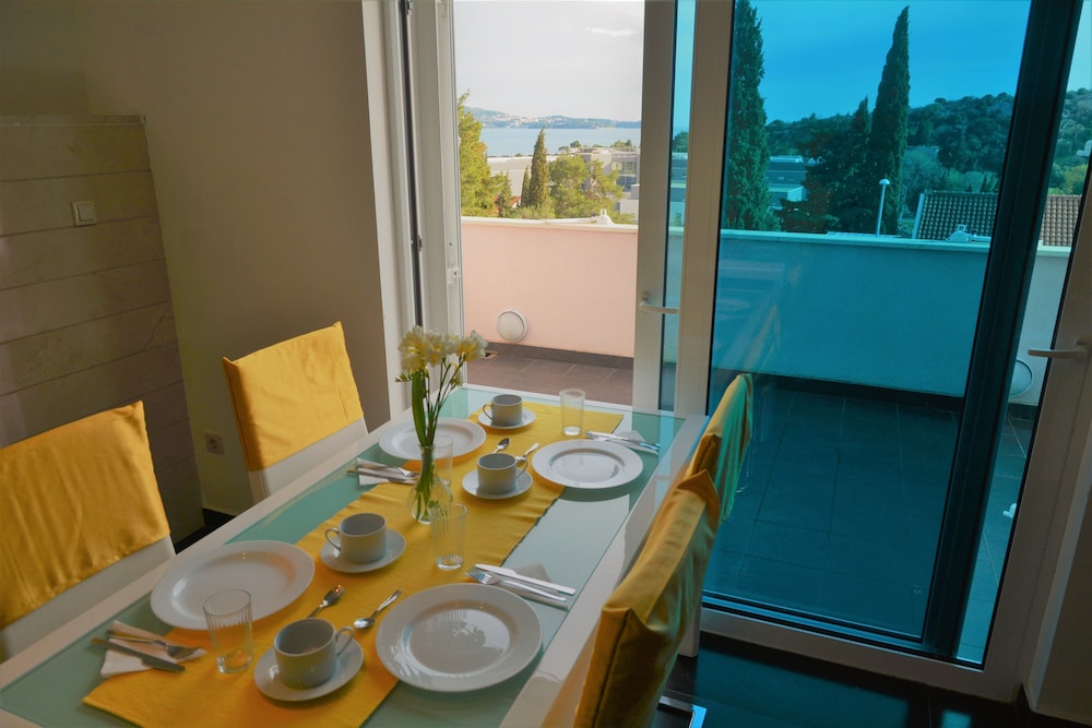 Villa Avantgarde 32/50