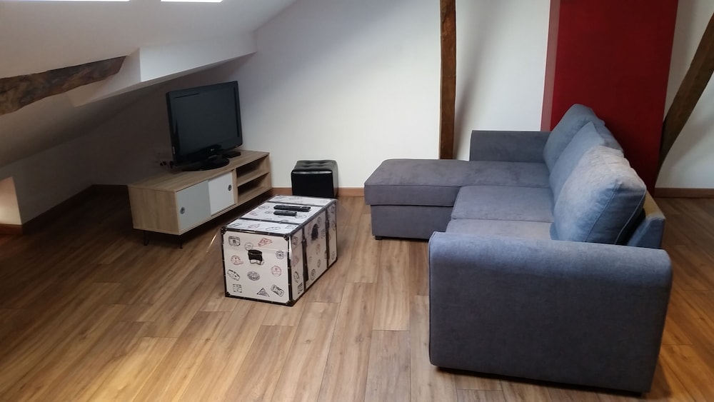 Logis Hotel Les Pasteliers 22/36