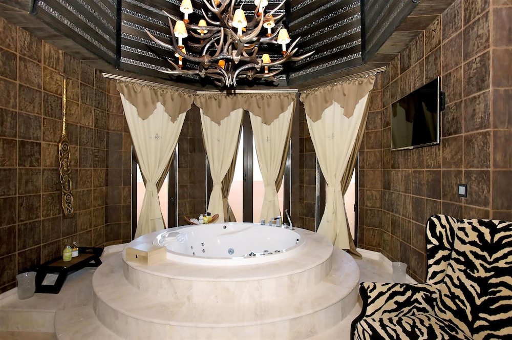 Royal Castle Design and Spa Hotel 48/50