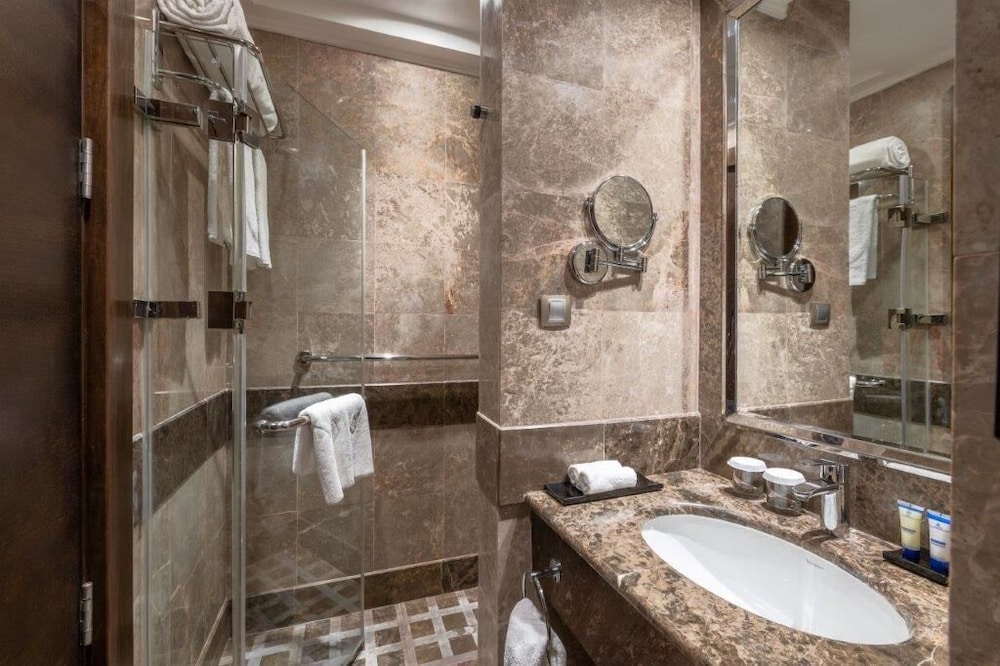 غرفة قياسية بسرير كينج، فندق كوبثورن مكة النسيم(Copthorne Makkah Al Naseem) 3/4