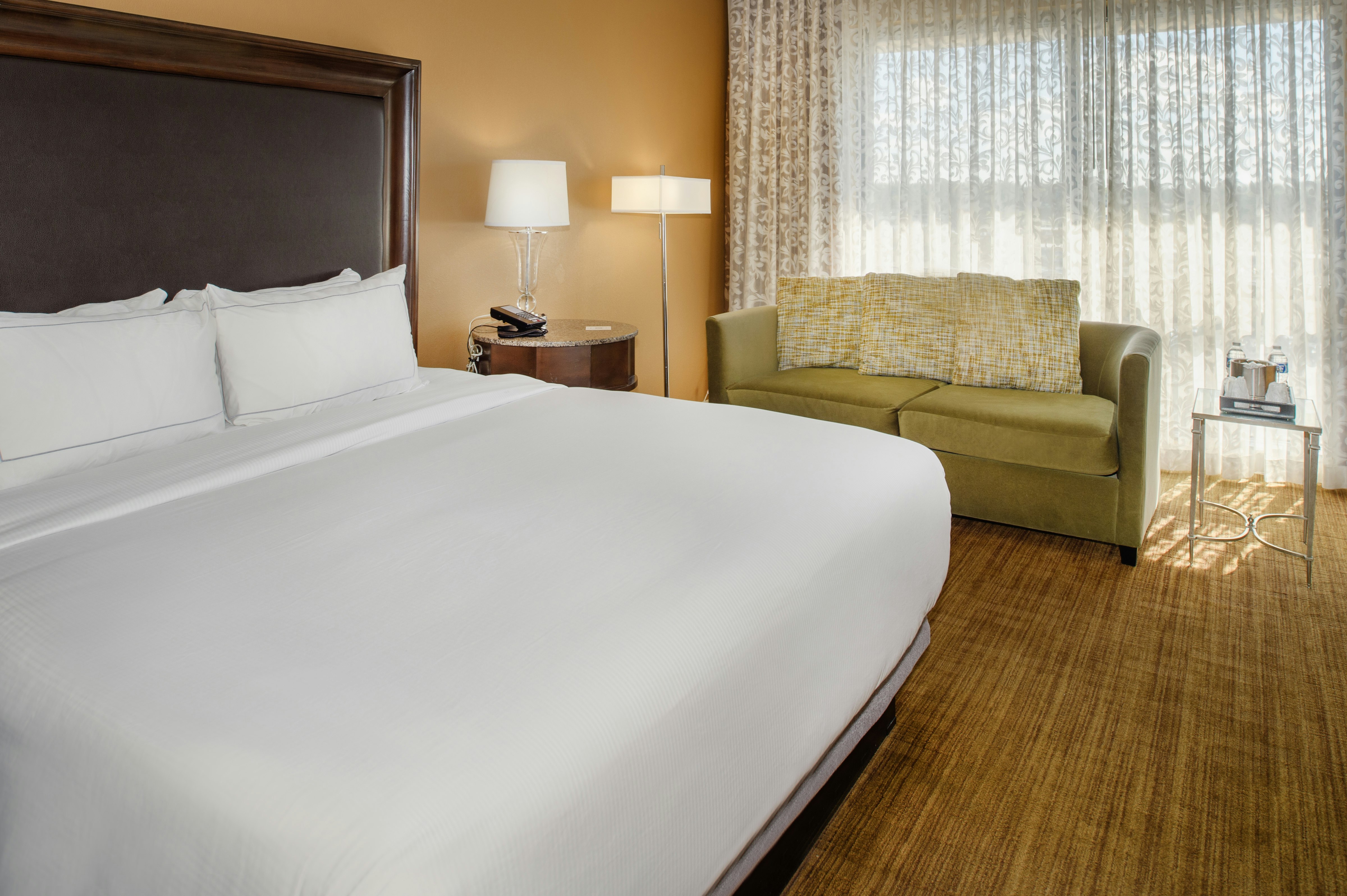 ROOM, KING BED