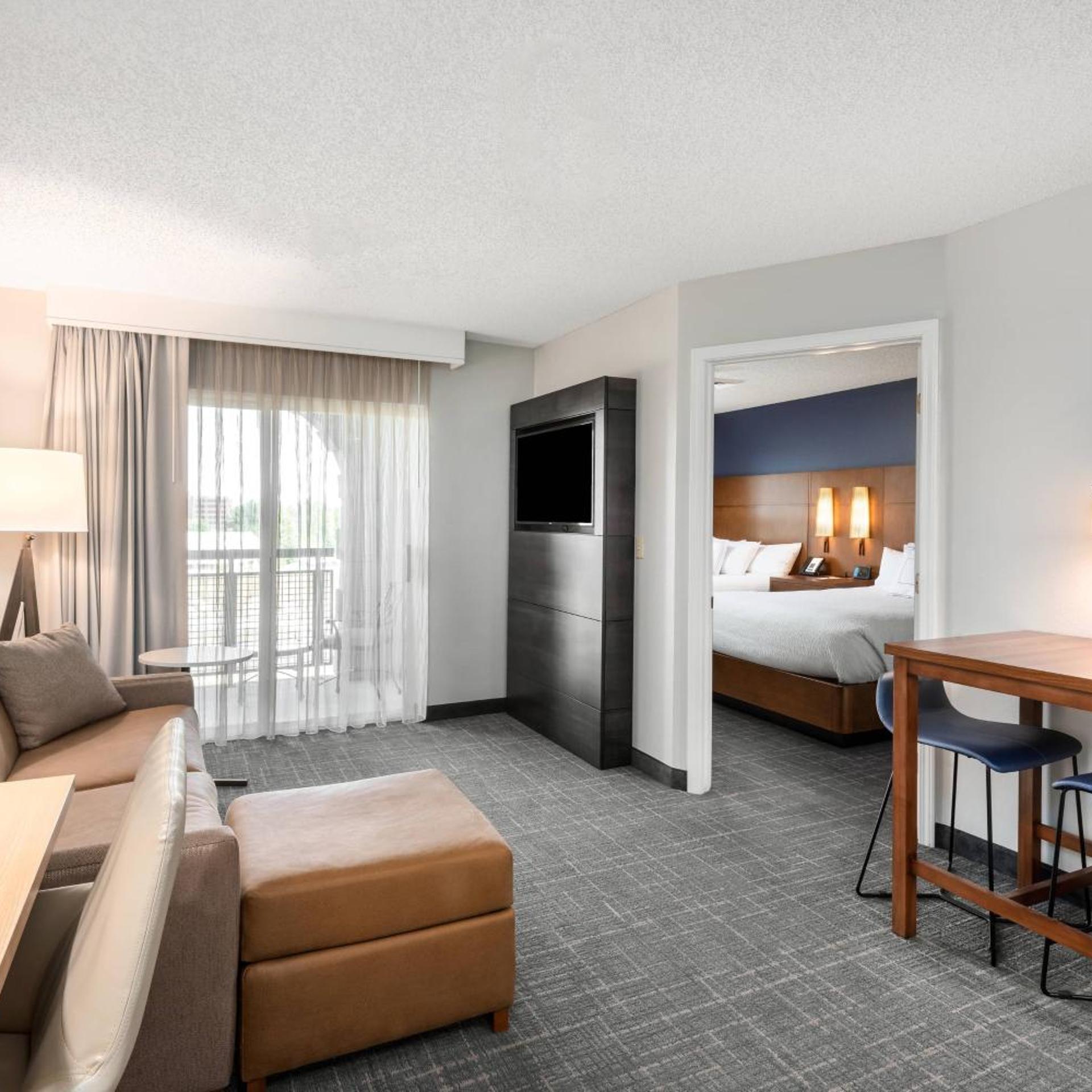 Wellness, 2 Queen Beds, Sofa