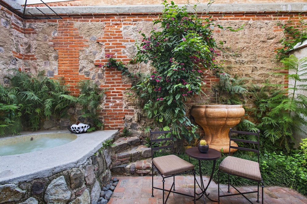El Convento Boutique Hotel 50/66