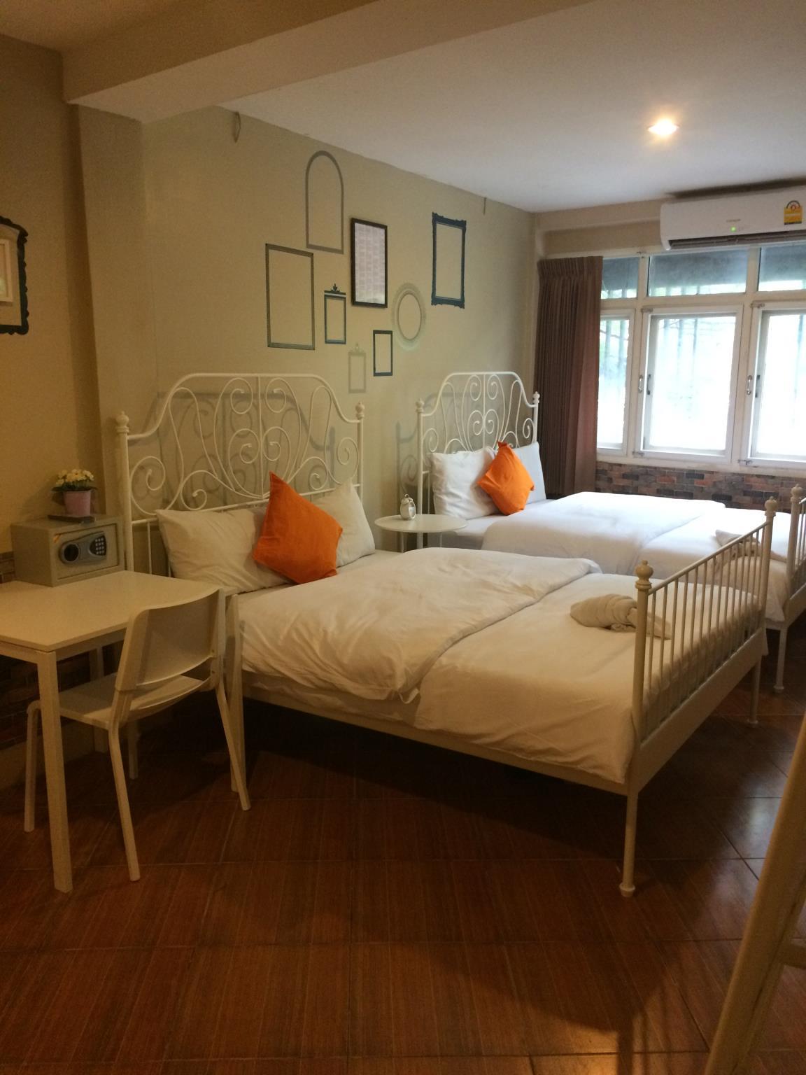 DELUXE, 2 QUEEN BEDS