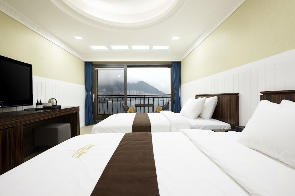 LUXURY, TWIN BEDS, TERRACE