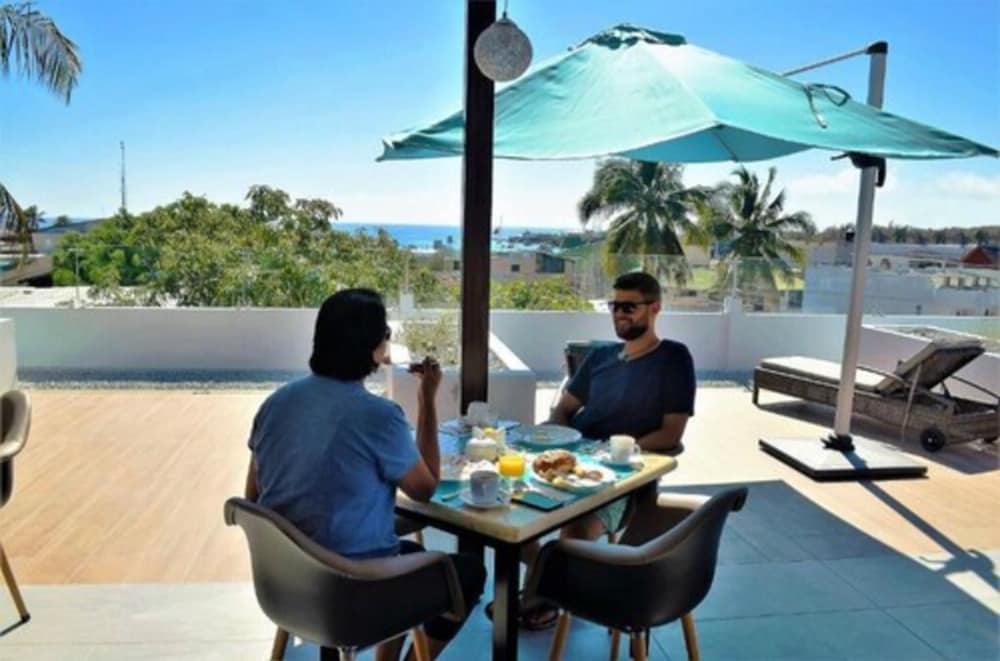 Ikala Galapagos Hotel 40/48