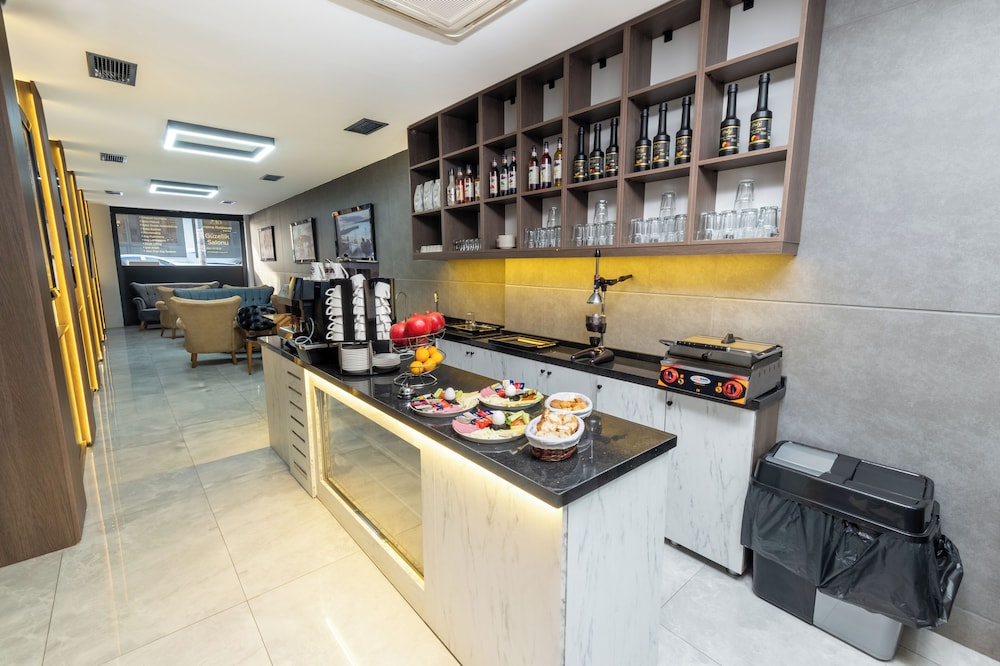 Luxury Life Suites 9/50