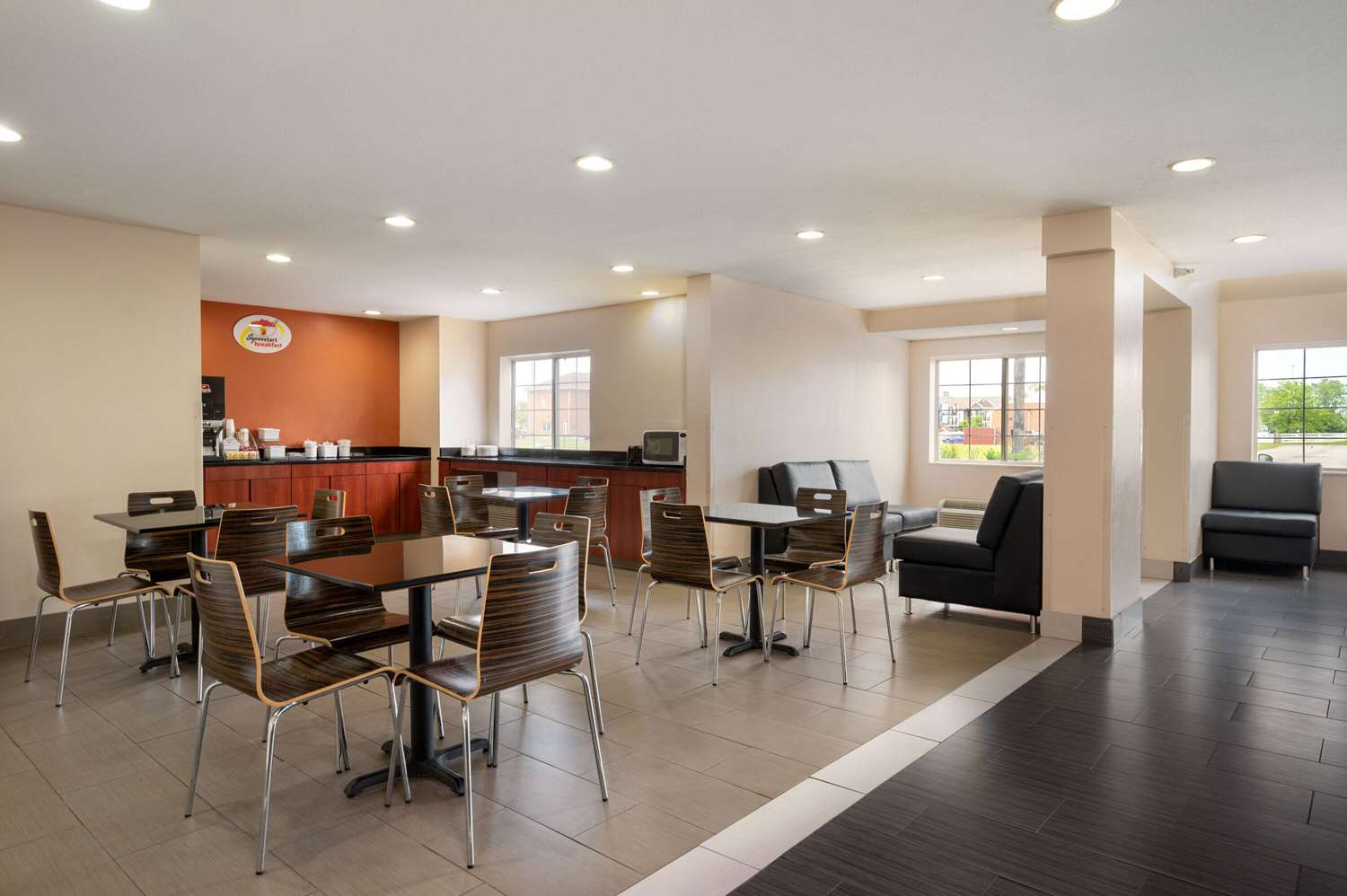 Super 8 By Wyndham Columbus West 20/24