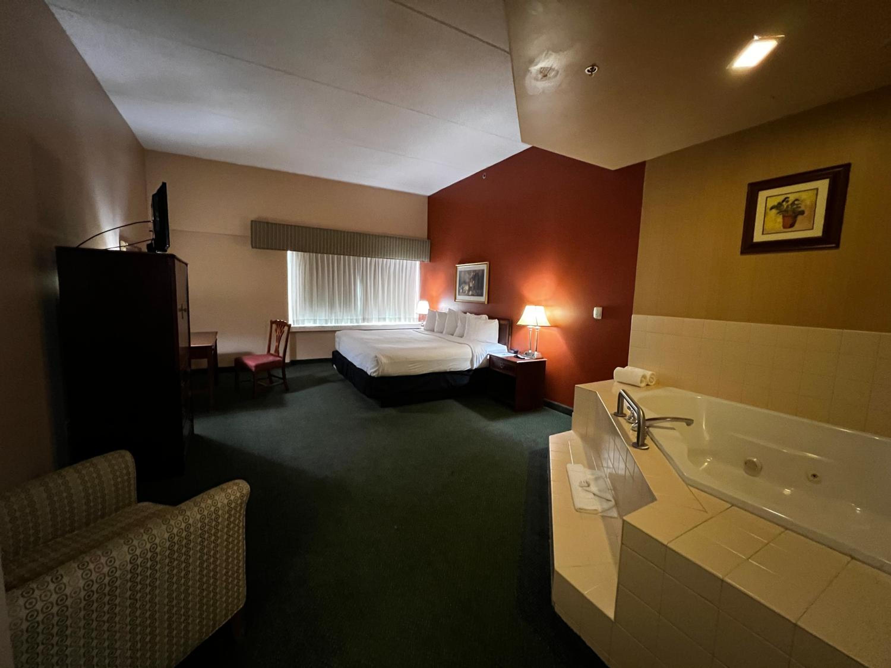 غرفة بسرير كينج بجاكوزي، Hotel Mead 2/10