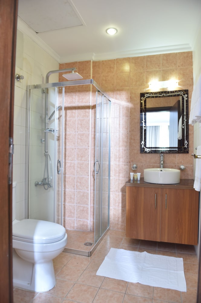 Bravo Royal Hotel Suites 39/43