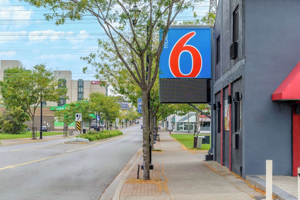 Motel6 Niagara Falls, On - Near The Falls 55/63