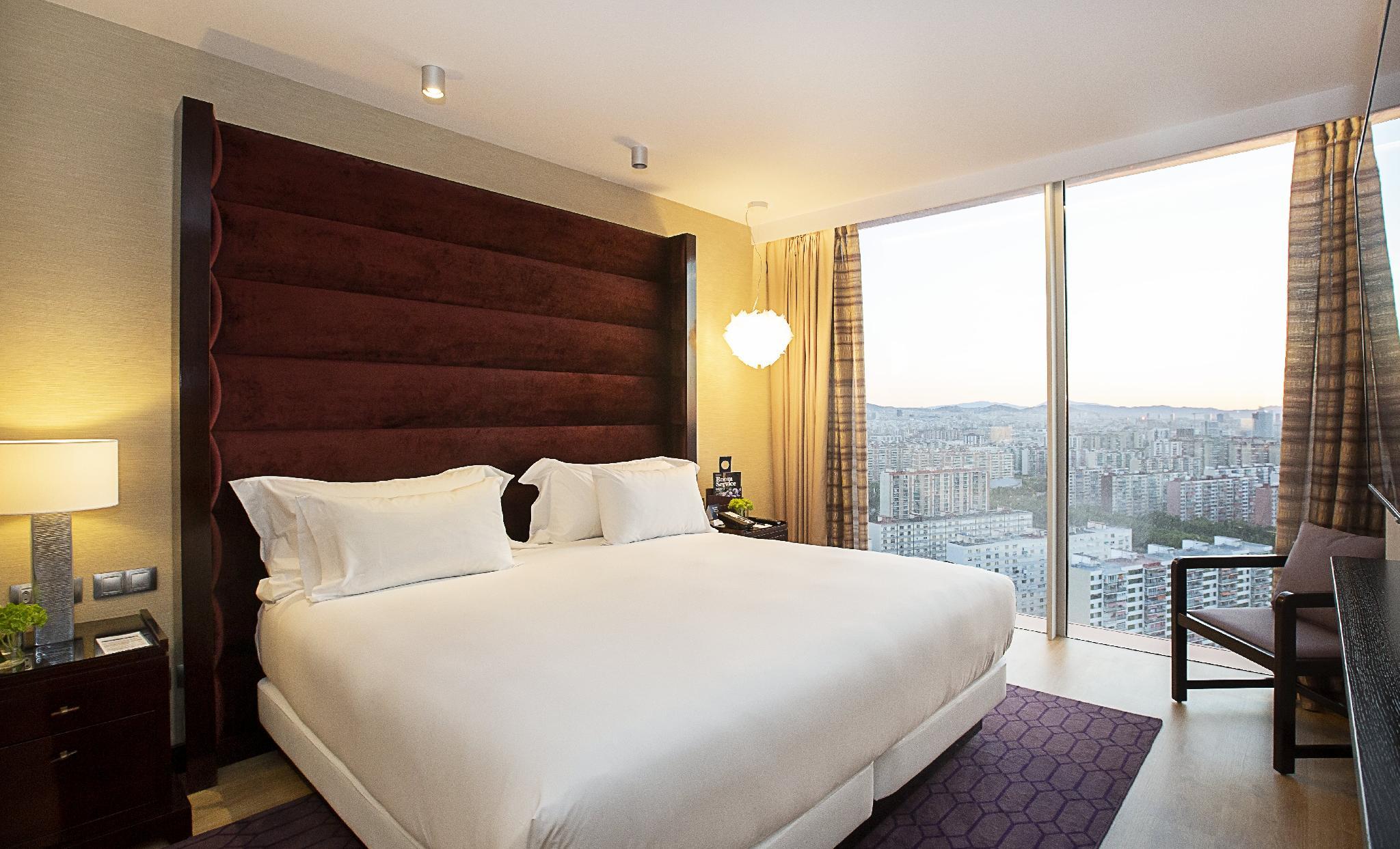 Room, City View