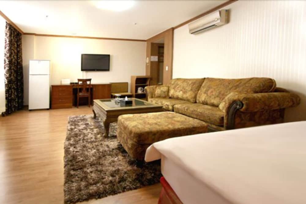 Olympic Hotel 11/49