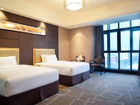 Elegant, Twin Beds