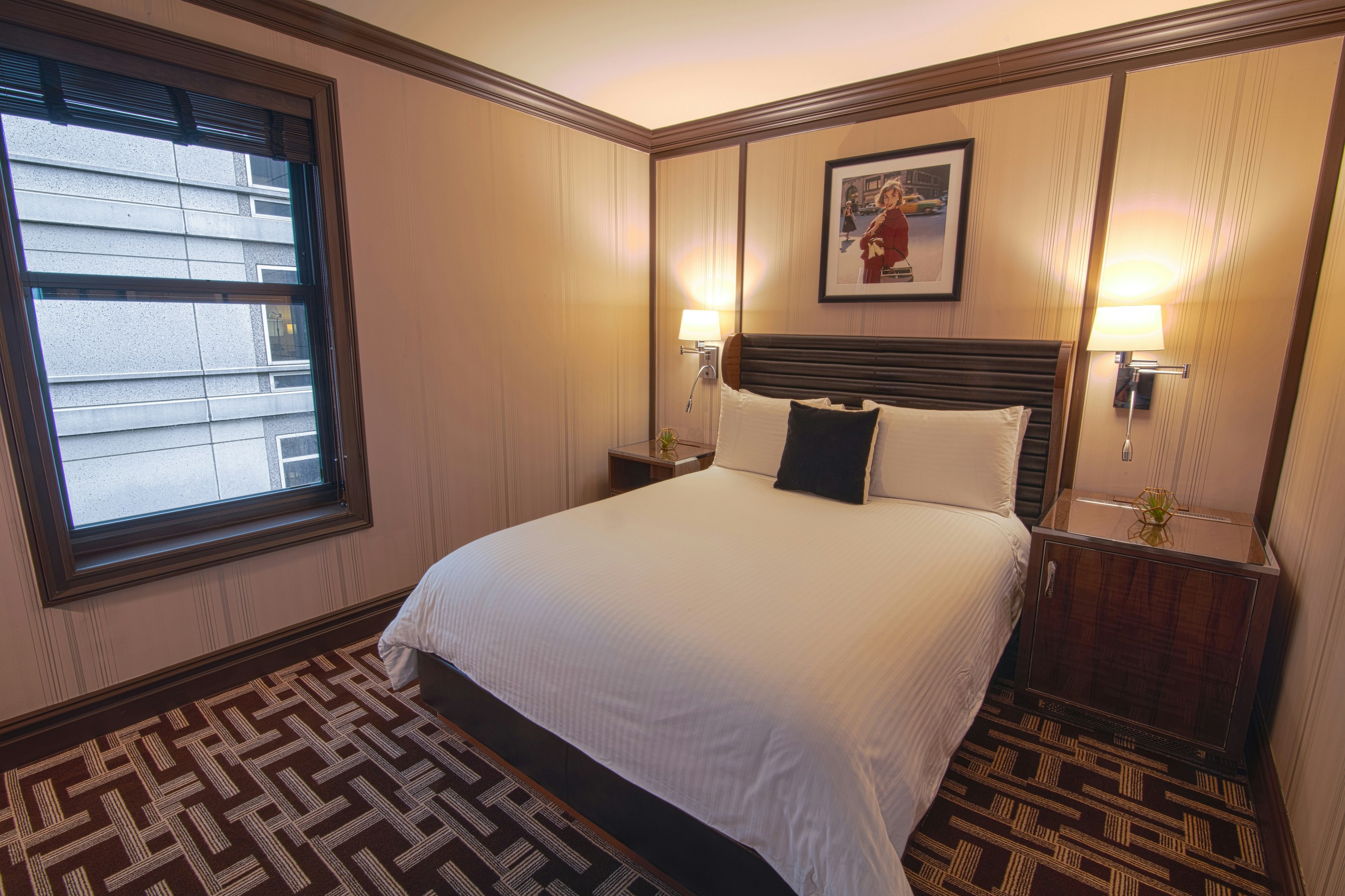 DELUXE, QUEEN BED