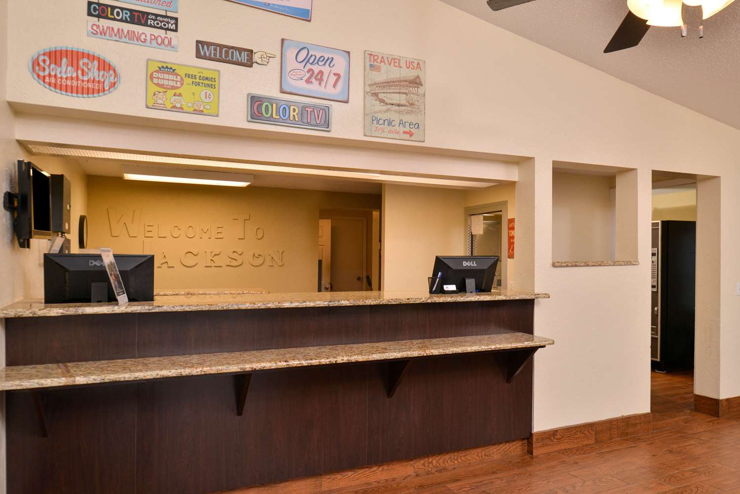 Americas Best Value Inn Suites Jackson Mi 8/18