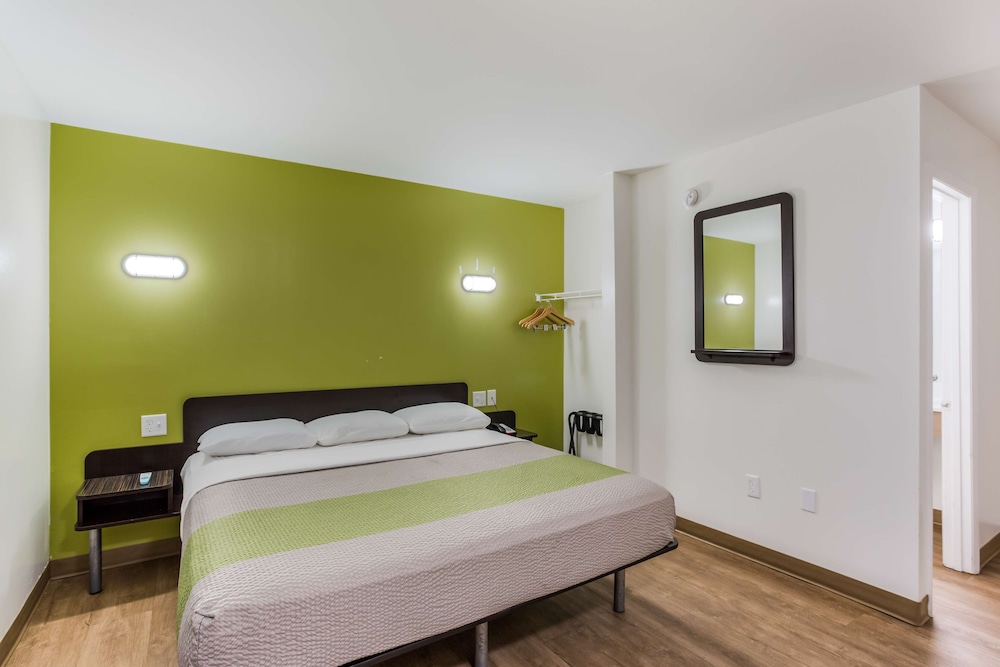 Motel6 Jacksonville, FL - South 24/45