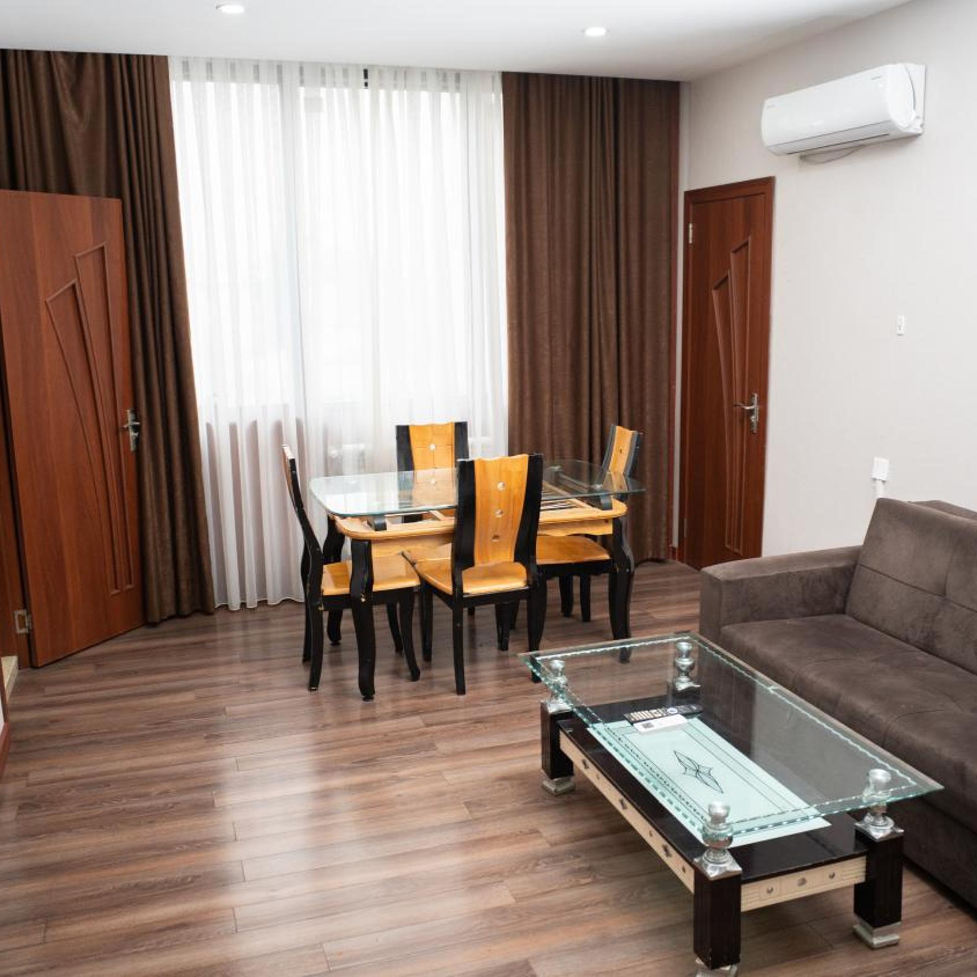 Consul Hotel 29/50