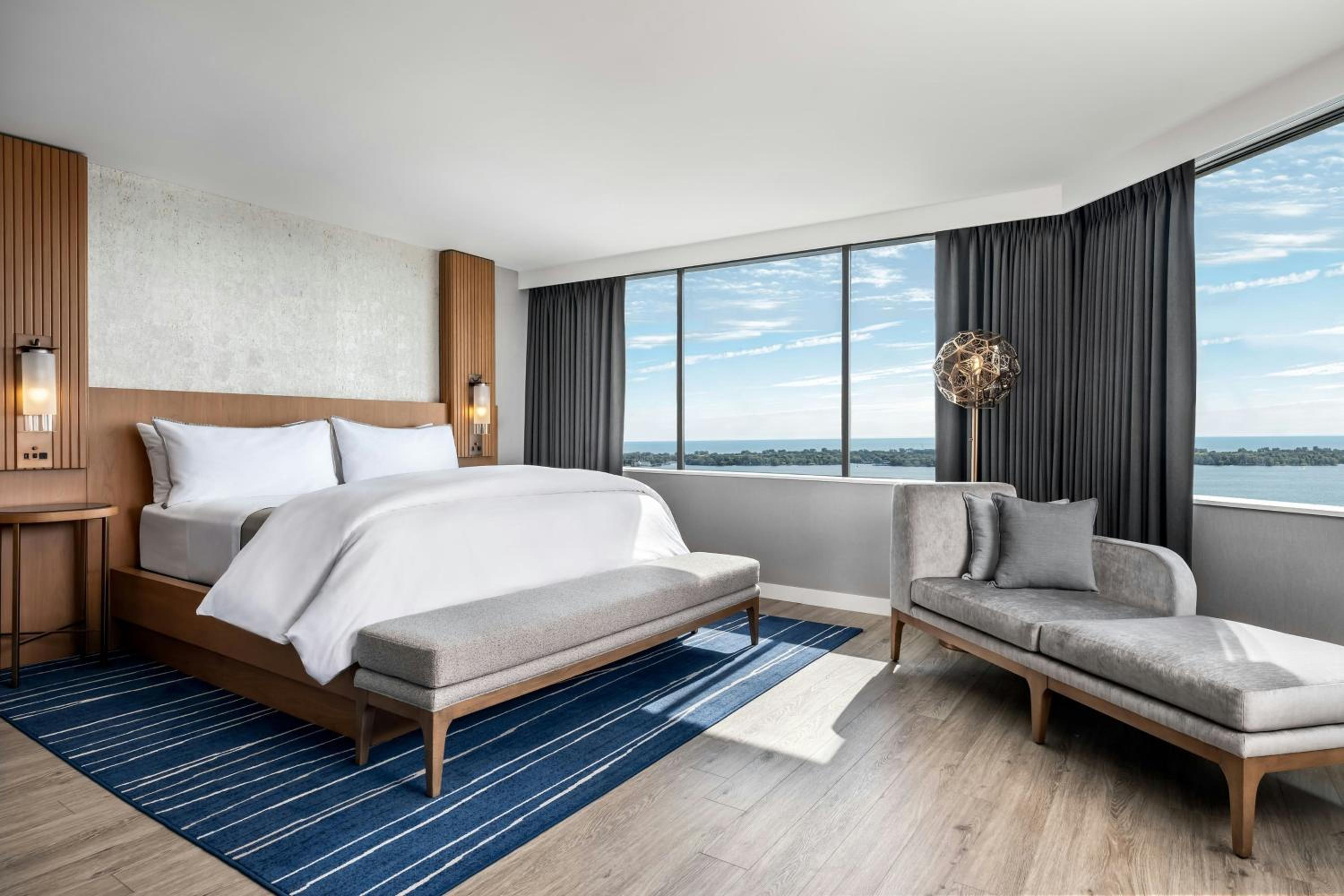 Luxury, Studio, Suite, King Bed, Lake View