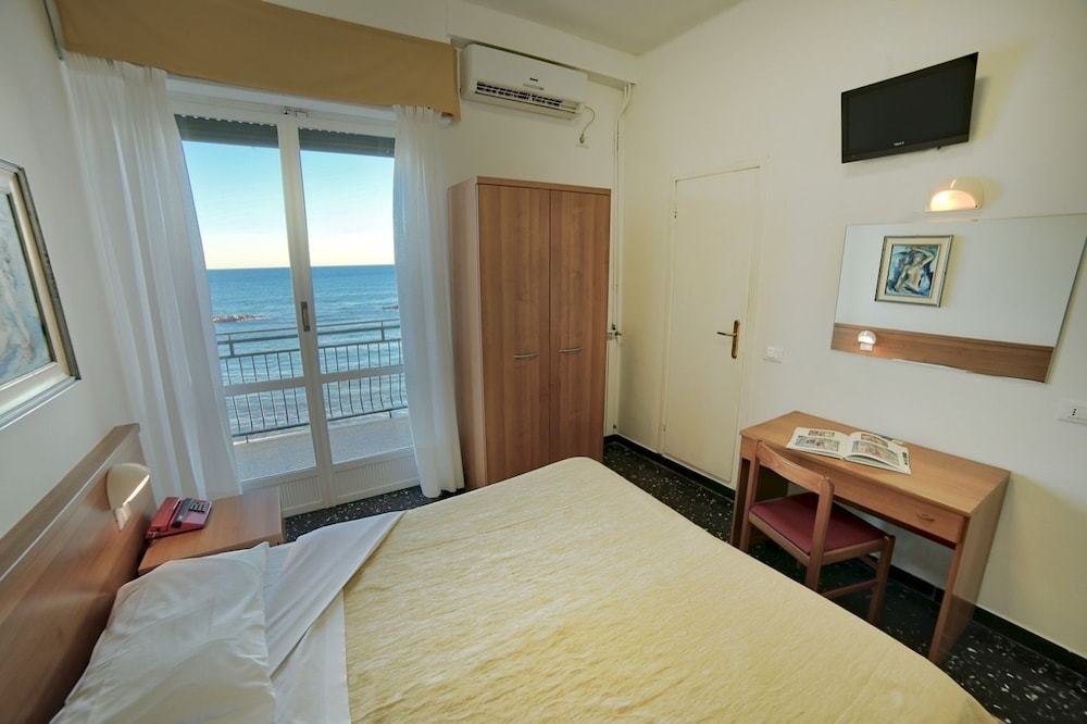 HOTEL MAYOLA 24/73