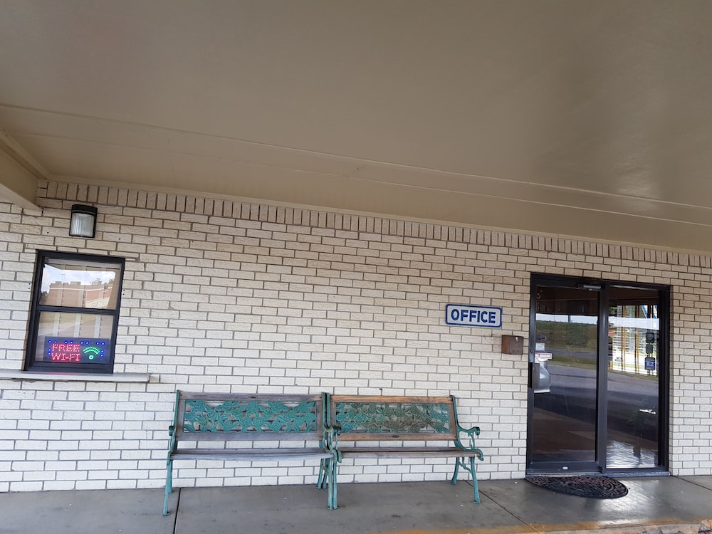 Budget Host Inn Eastland 3/56