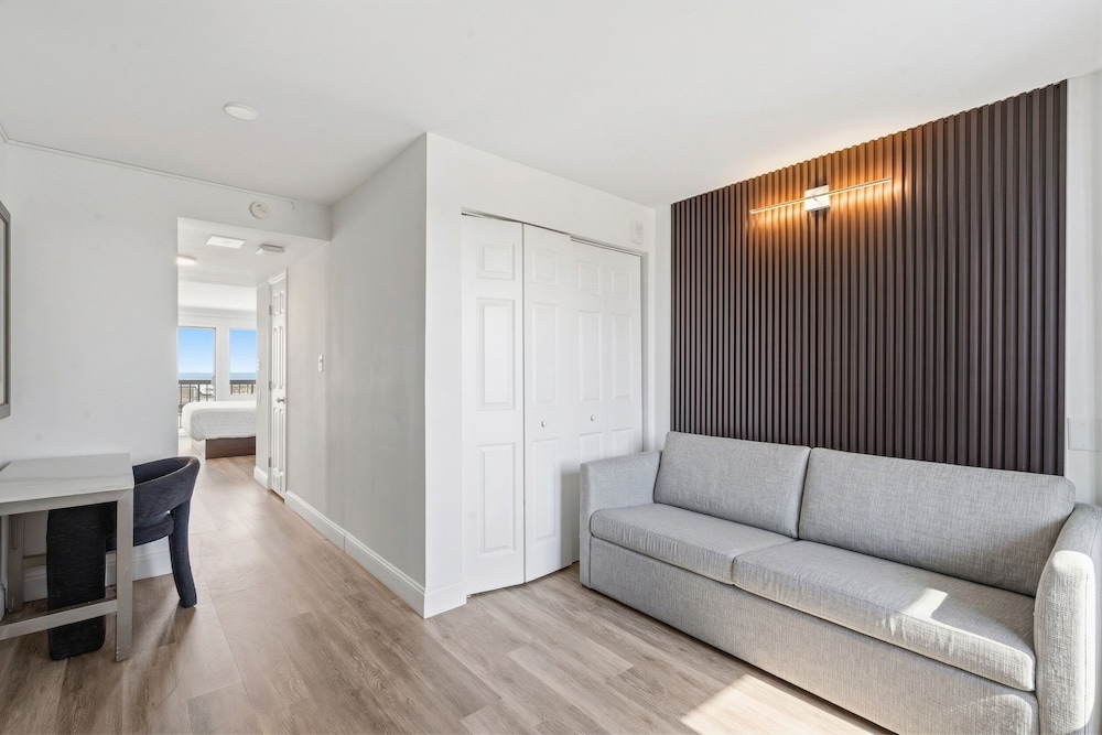 Grande Beach Resort 34/51