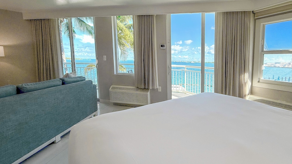 غرفة بريميوم بسرير كينج بإطلالة على البحر، Hyatt Centric Key West Resort and Spa 2/3