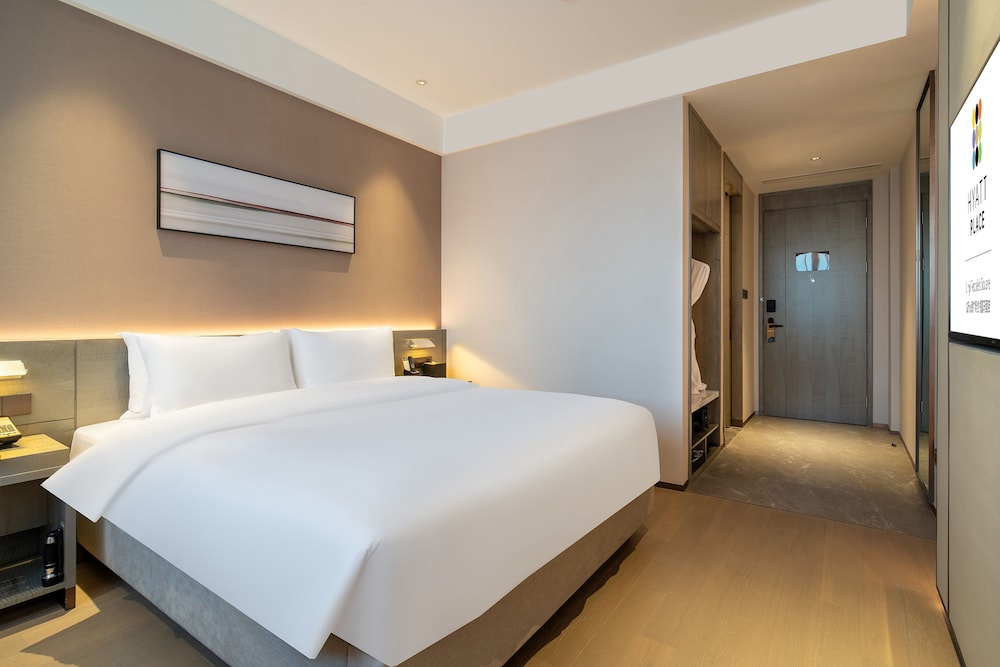 Huidong Business Hotel 25/50