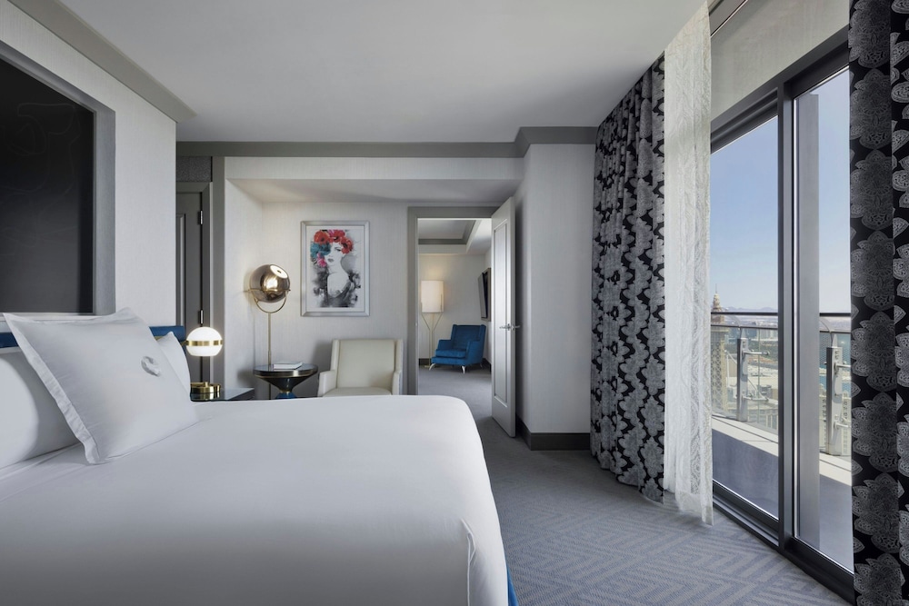 SUITE, WRAPAROUND TERRACE