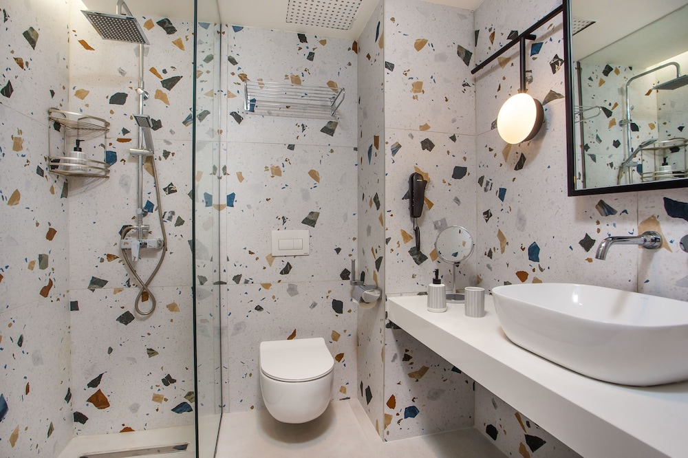 Mazoren Art Hotel 59/60