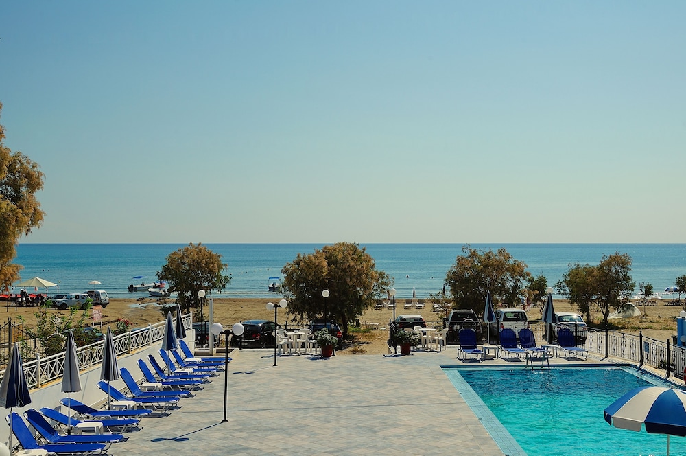 Andreolas Beach Hotel 28/33