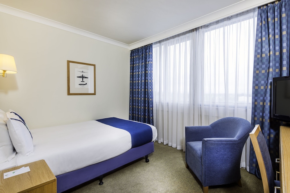 HOLIDAY INN GLASGOW AIRPORT 17/80
