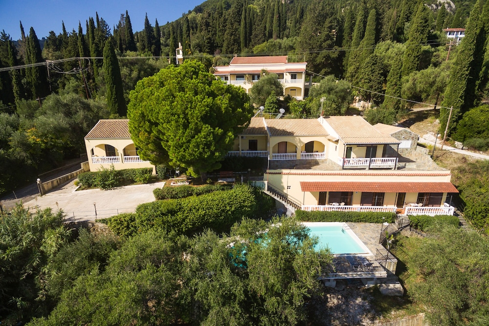 Dimitra Studios 26/33