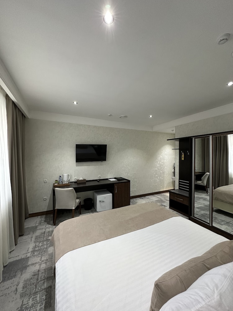 Green Park Hotel 22/67
