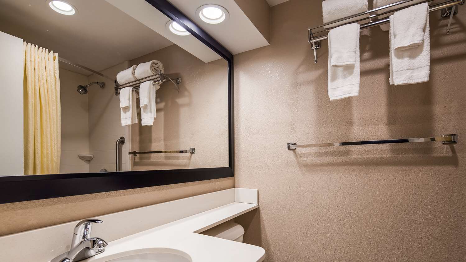 غرفة بسرير كينج، Best Western Gateway Adirondack Inn 4/4