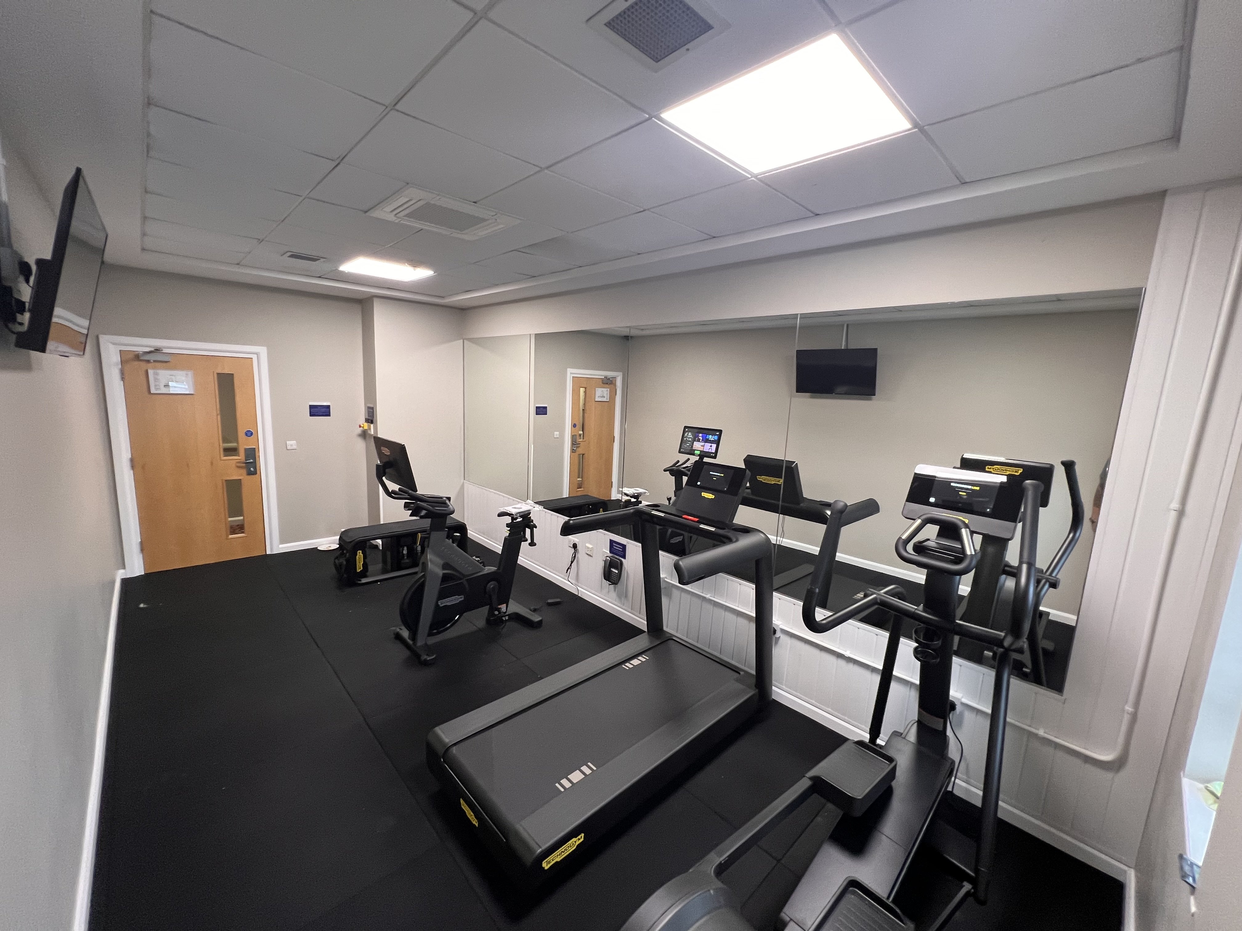 Holiday Inn Express Antrim 6/18