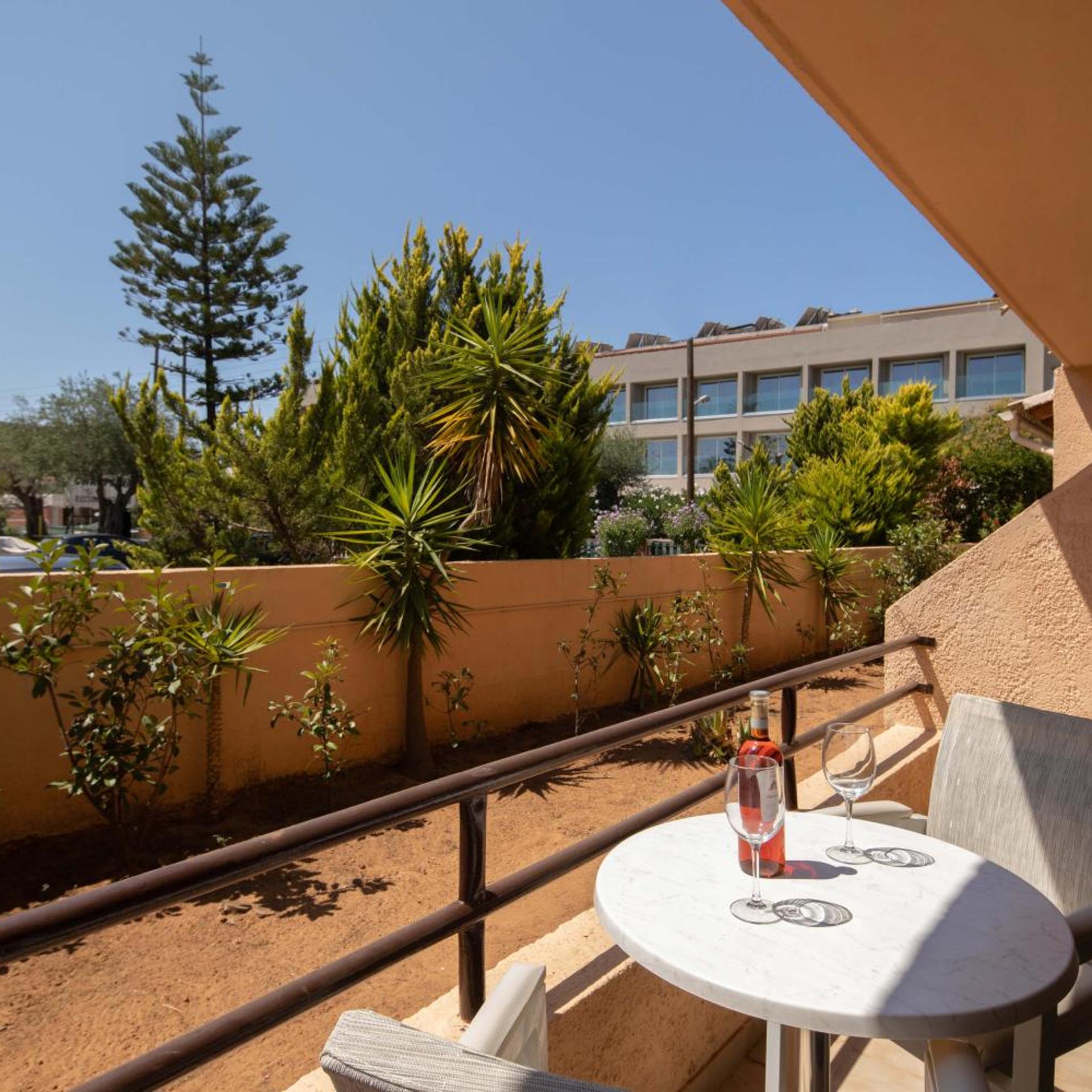 Rossis Beach Hotel 41/58