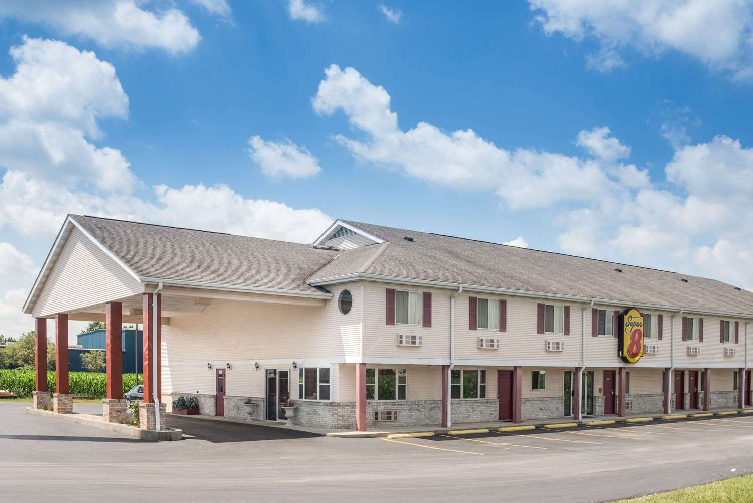 Super 8 by Wyndham Wapakoneta 2/18