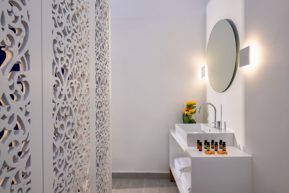 Palm Island Suites Santorini 66/66