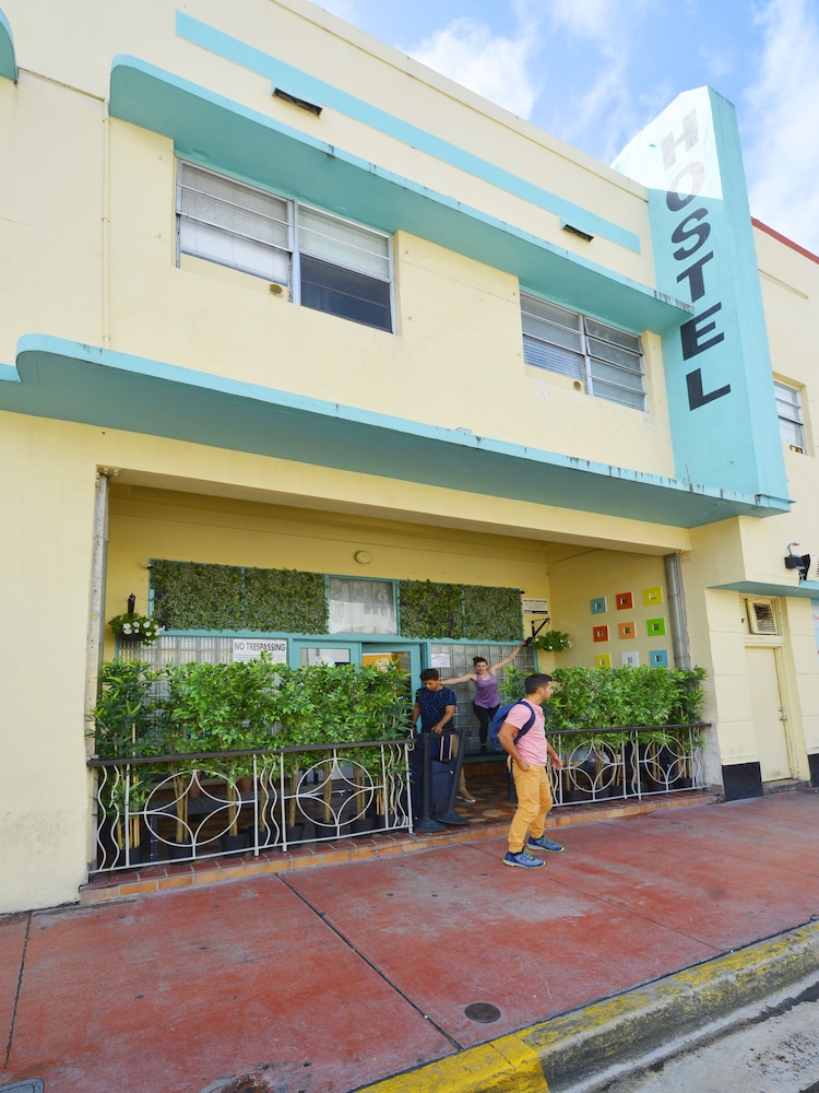 South Beach Rooms and Hostel 3/48