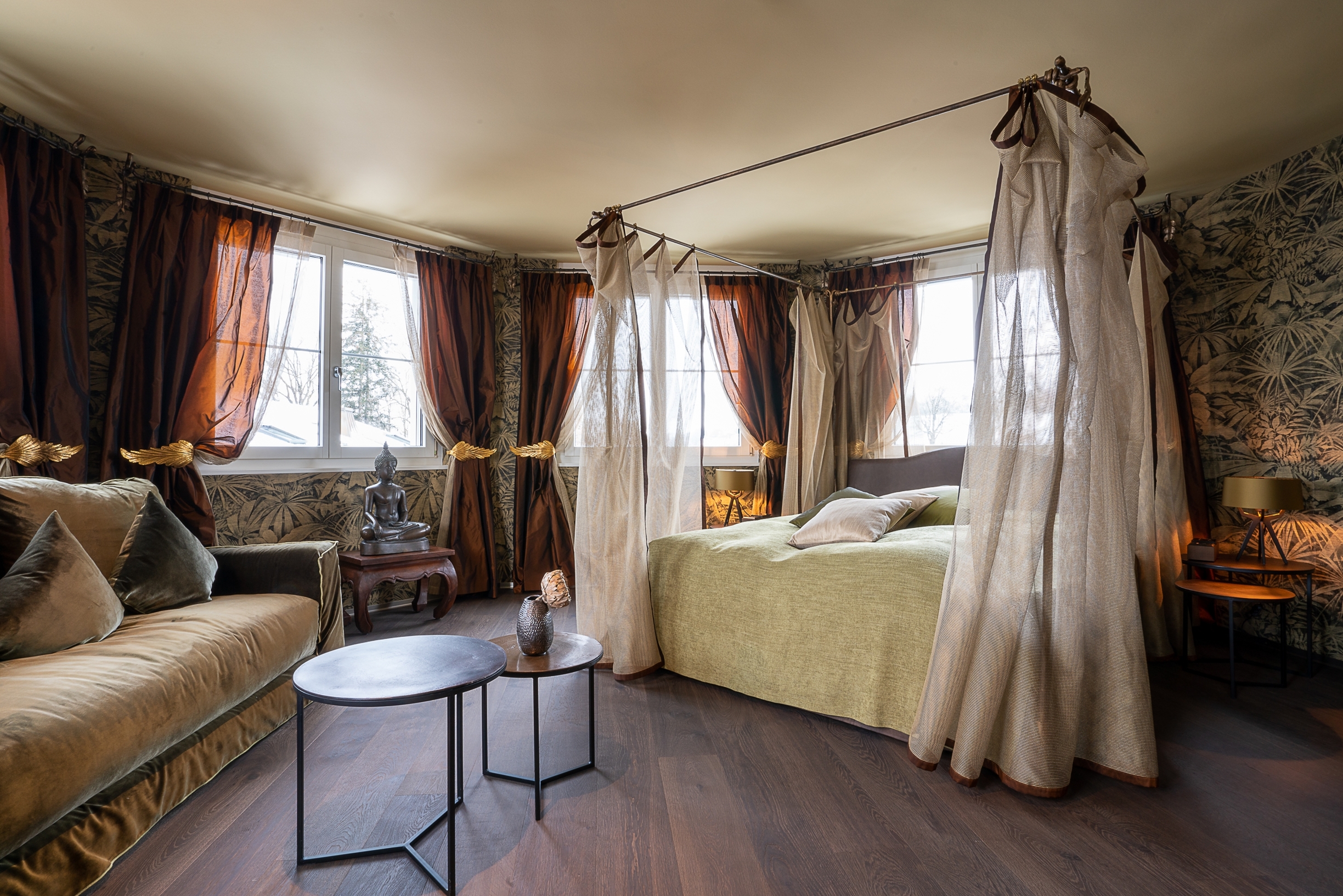 Thai, Suite