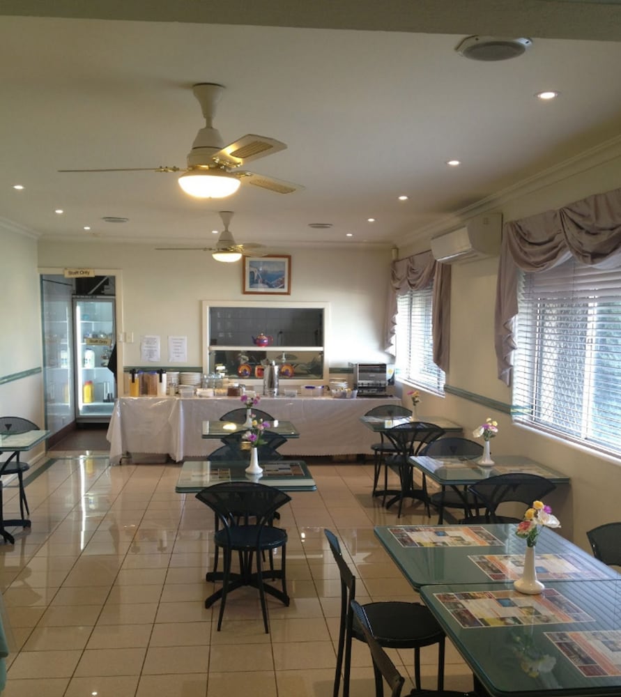 Crest Motor Inn 31/39