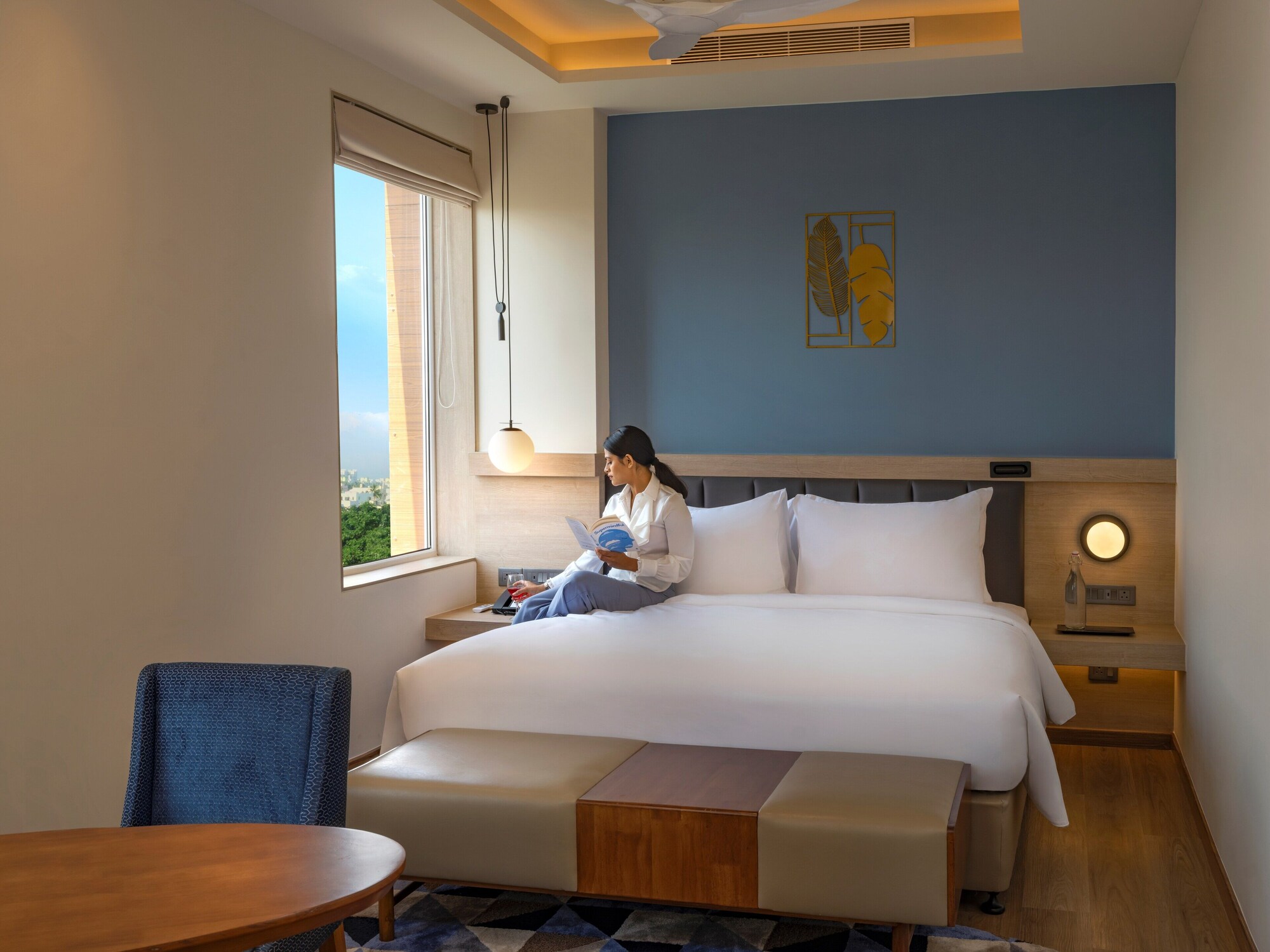 EXECUTIVE, SUITE, KING BED