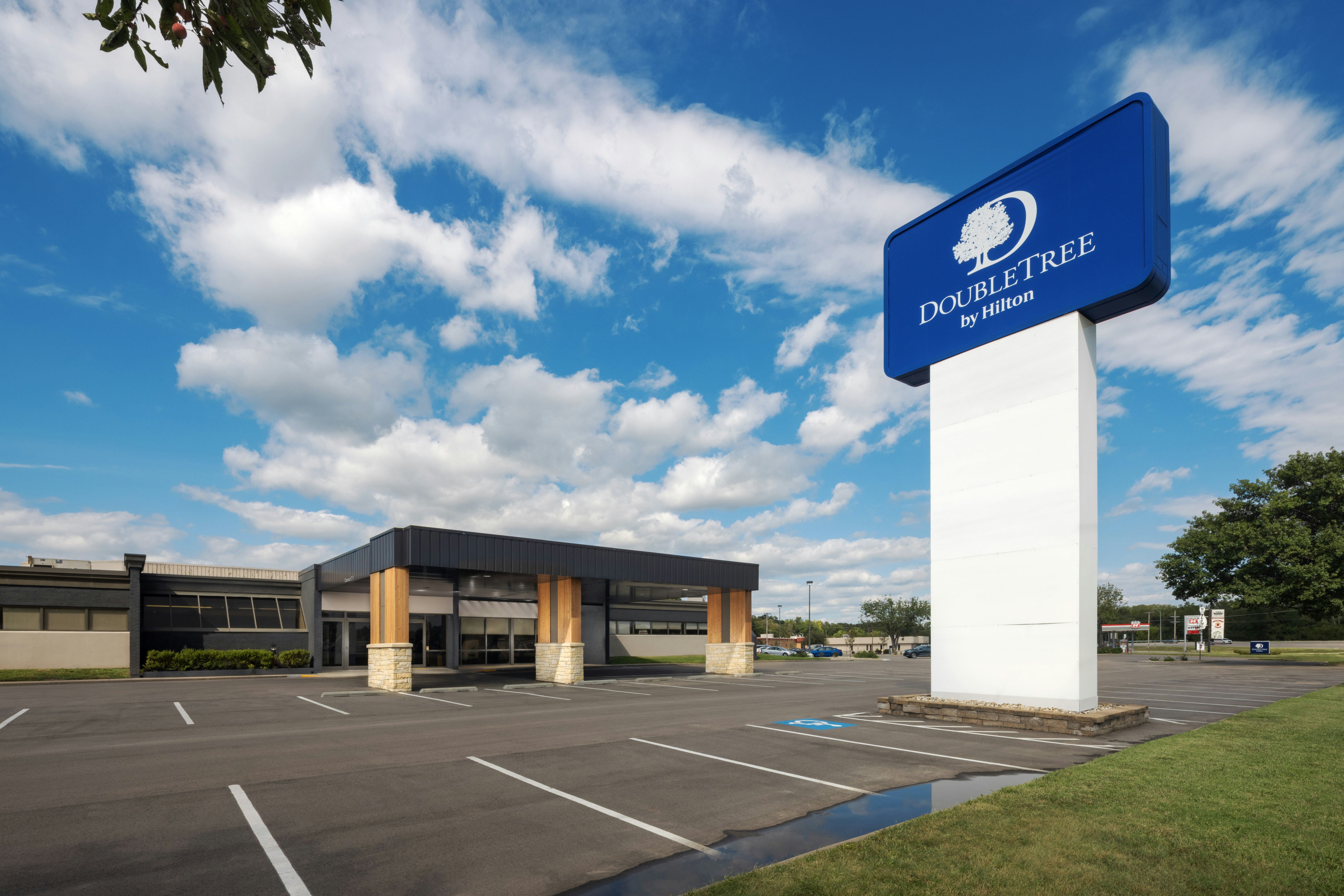 DoubleTree by Hilton Manhattan, KS 28/29