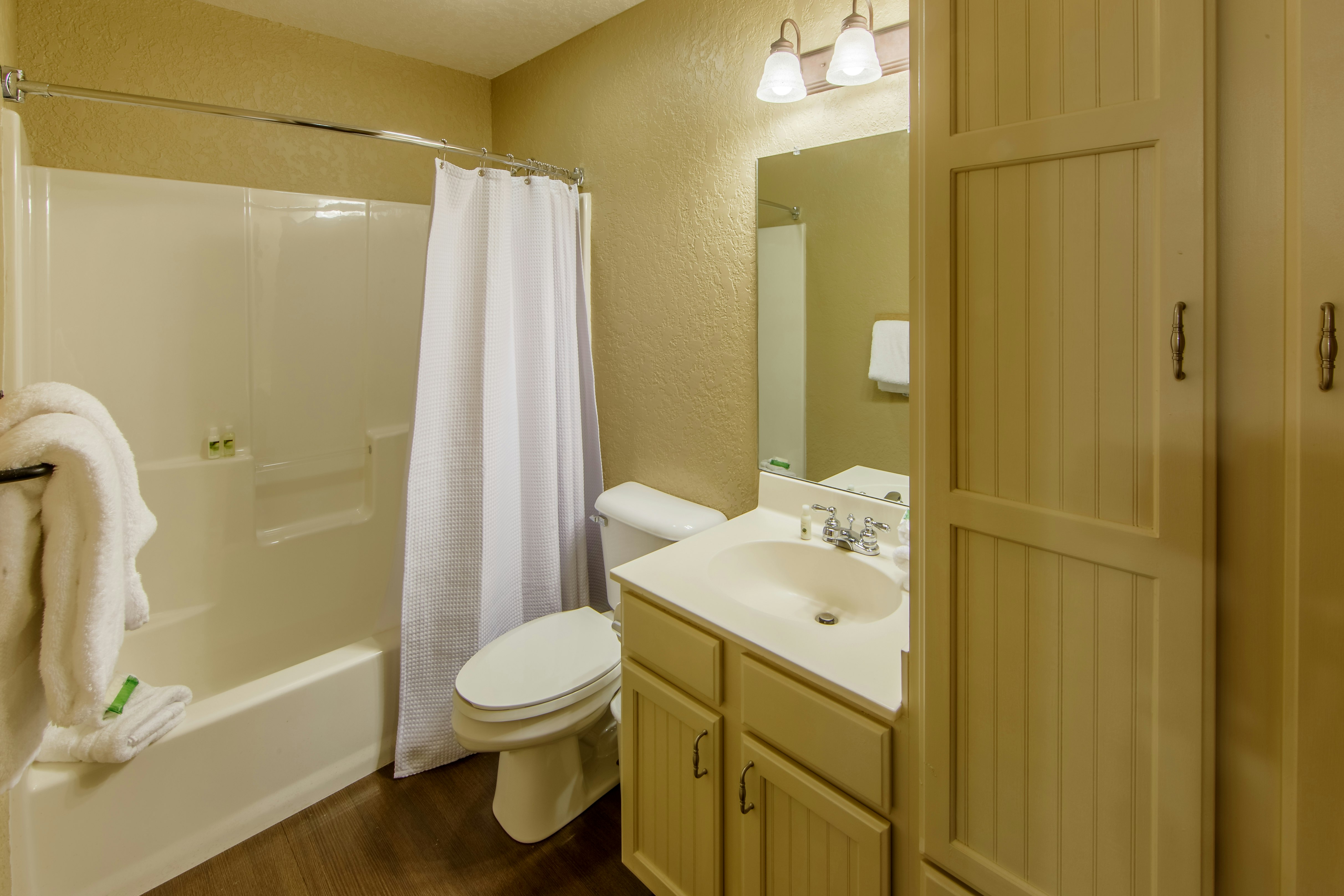 Holiday Inn Club Vacations Oak n Spruce Resort Berkshires 19/21