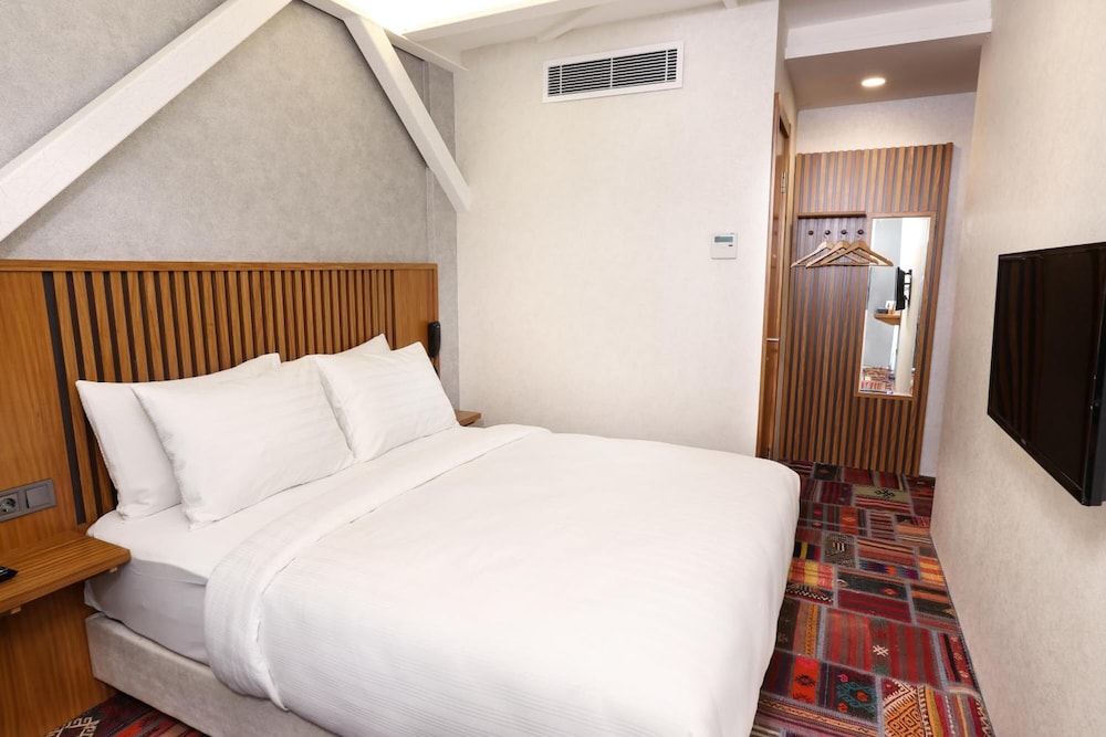 Discovery Hotel 33/69