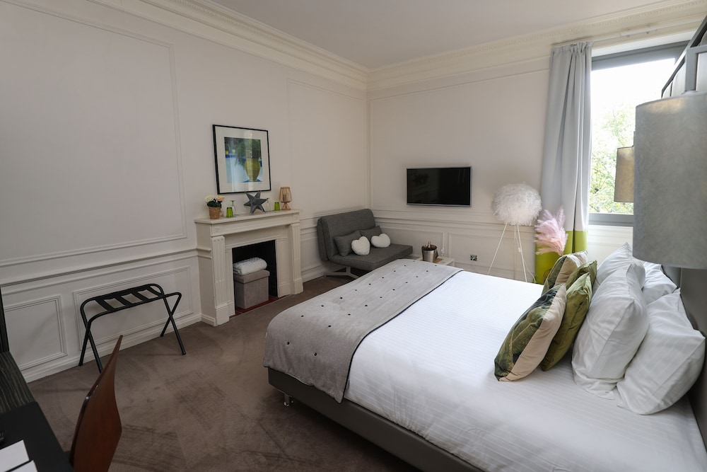 Plus, Deluxe, King Bed