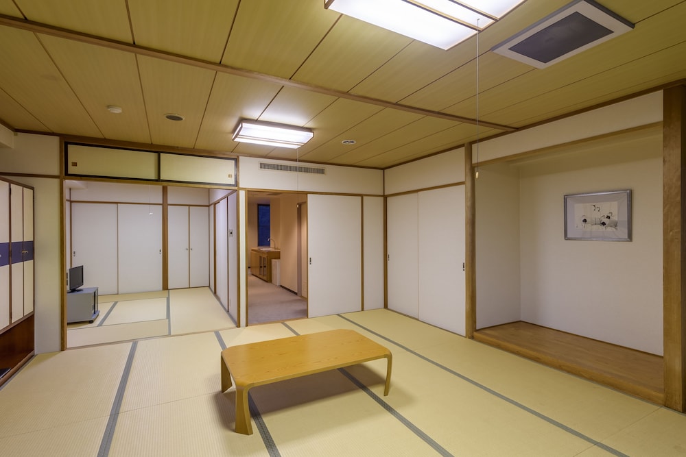 Hotel Tagawa 28/65