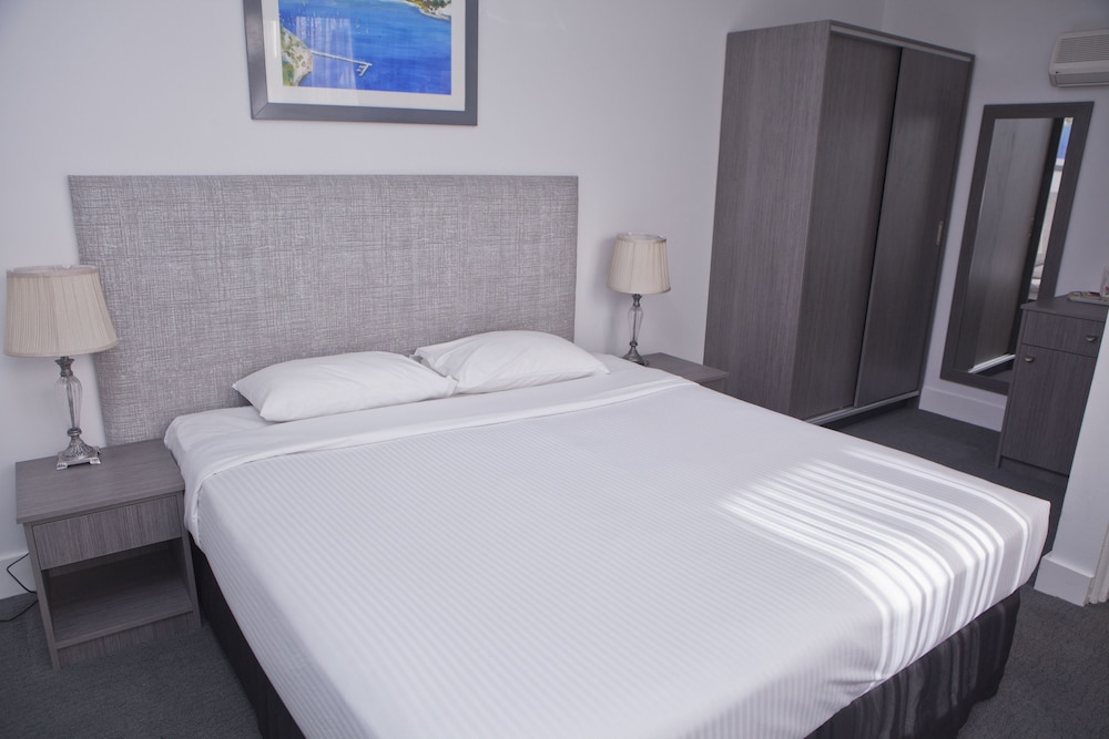 SAVOY DOUBLE BAY HOTEL 12/44
