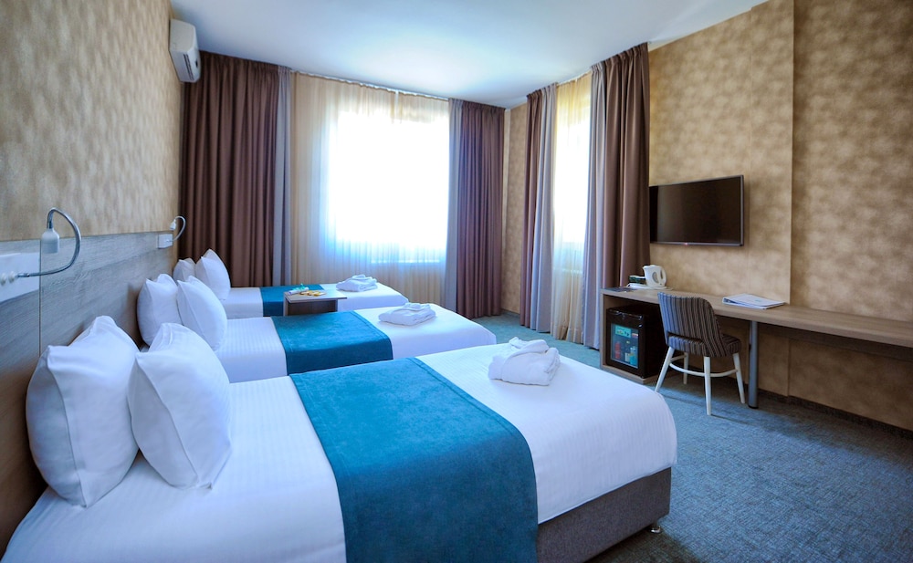Hotel Mint 8/47